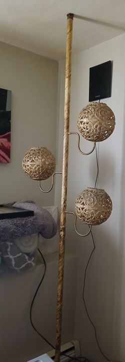 ANTIQUE POLE LAMP. 3 WAY LIGHTING