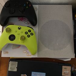 Xbox One With 2 Controllers 