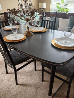Beautiful black 5 piece dining table