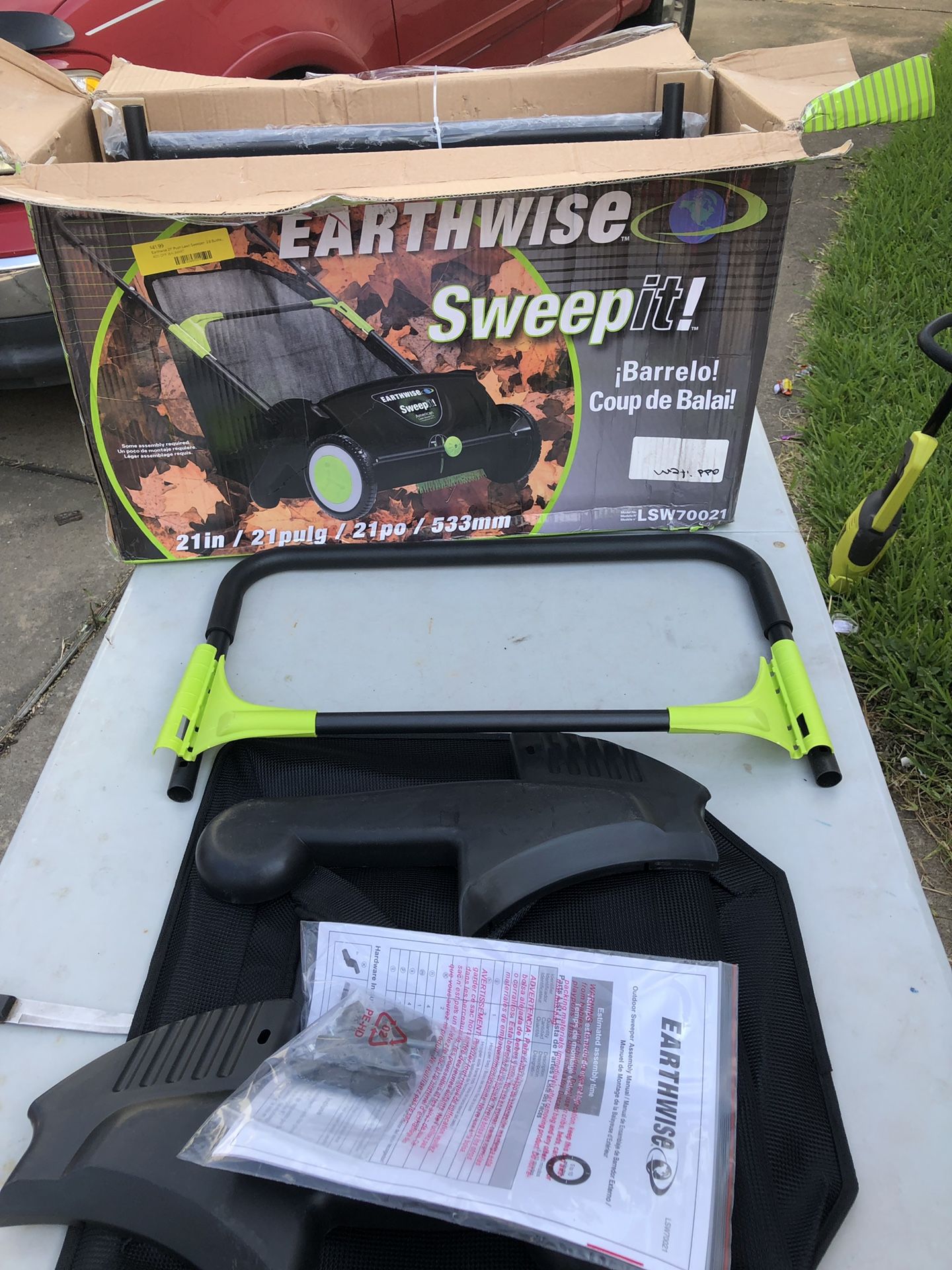 Earthwise lsw70021 21 in. SweepIt Push Lawn Sweeper with 2.61 Bushel