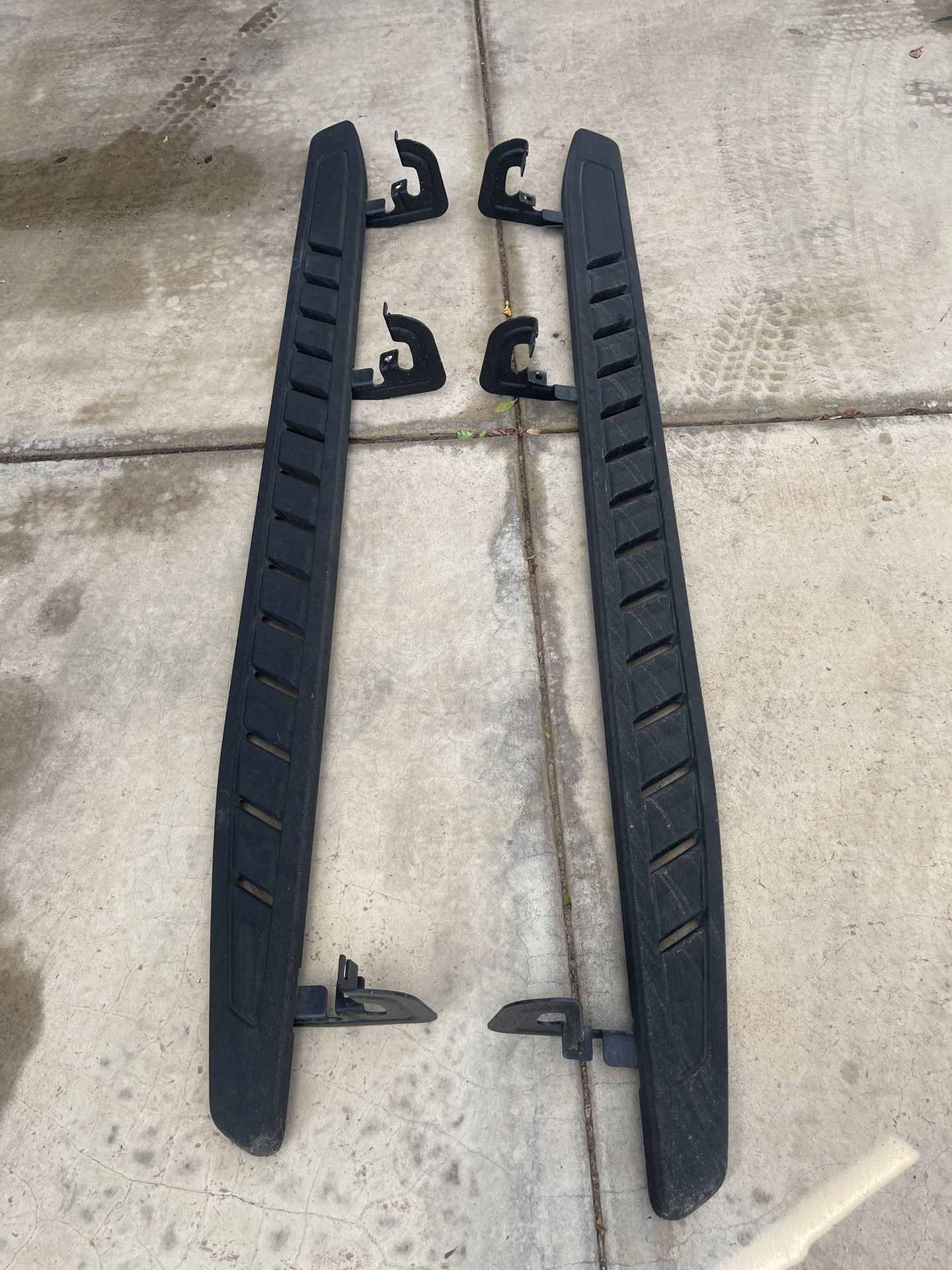 Truck side Steps From A 2025 GMC AT4