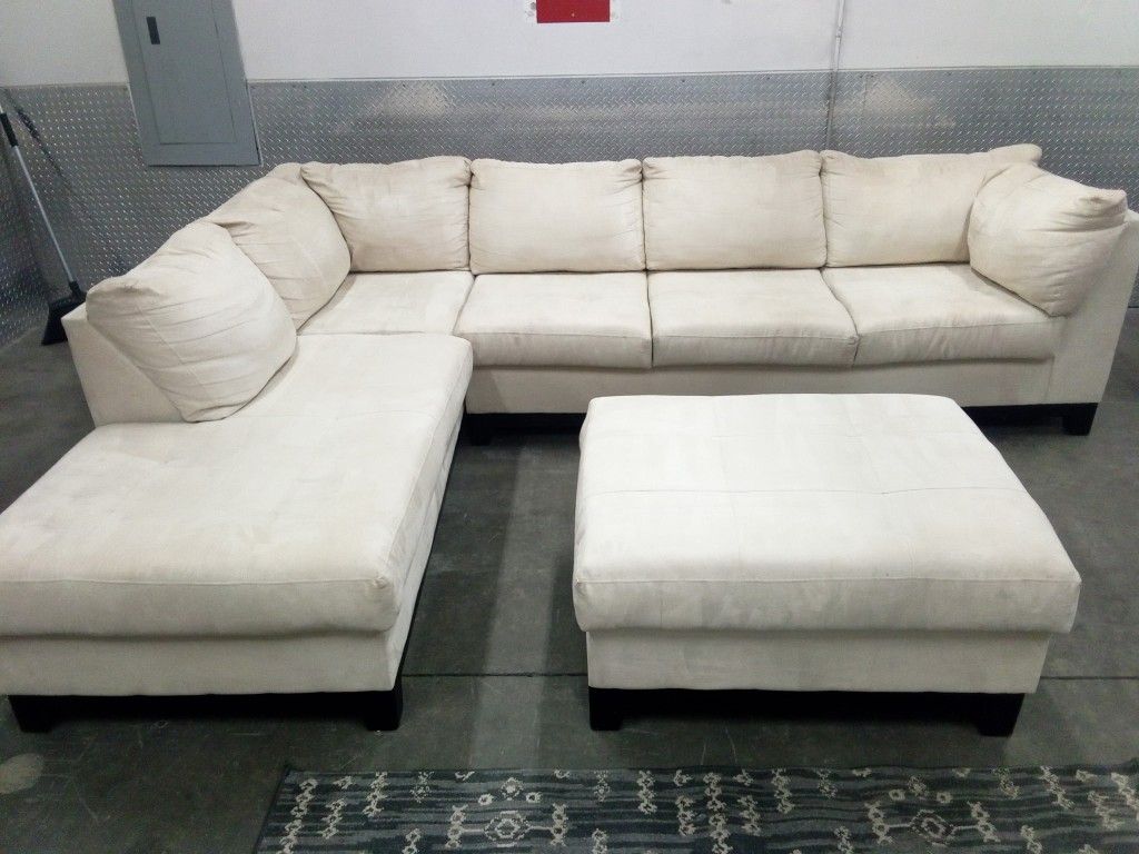 Immaculate Sectional Couch- Ivory/Tan| Right Sitting Chase| By Jerome's| -Amazing Condition