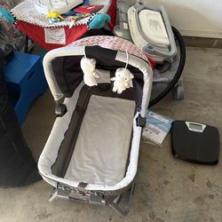 Traveling bassinet