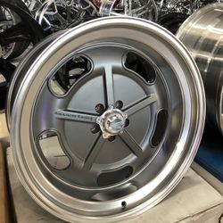 AMERICAN RACING 22x8.5. 22x10. 5x127.