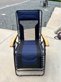 2 beach/camping adjustable lounge chairs