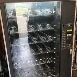 VENDING MACHINE 