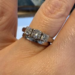 14K White Gold Natural Diamonds Ring 