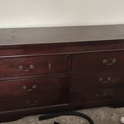 Dresser With Mirror 