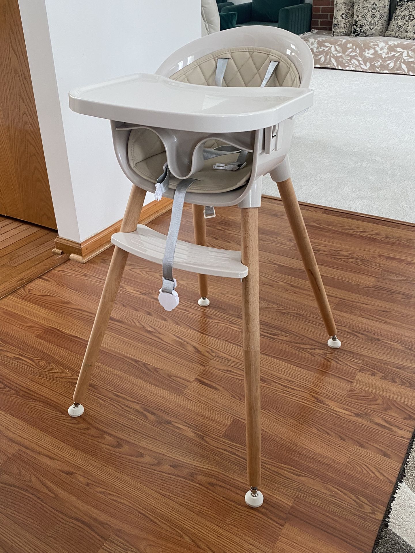 High chair Very Good Condition