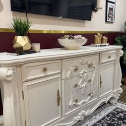 Classic Dresser Need To Sell As Soon As Possible Move