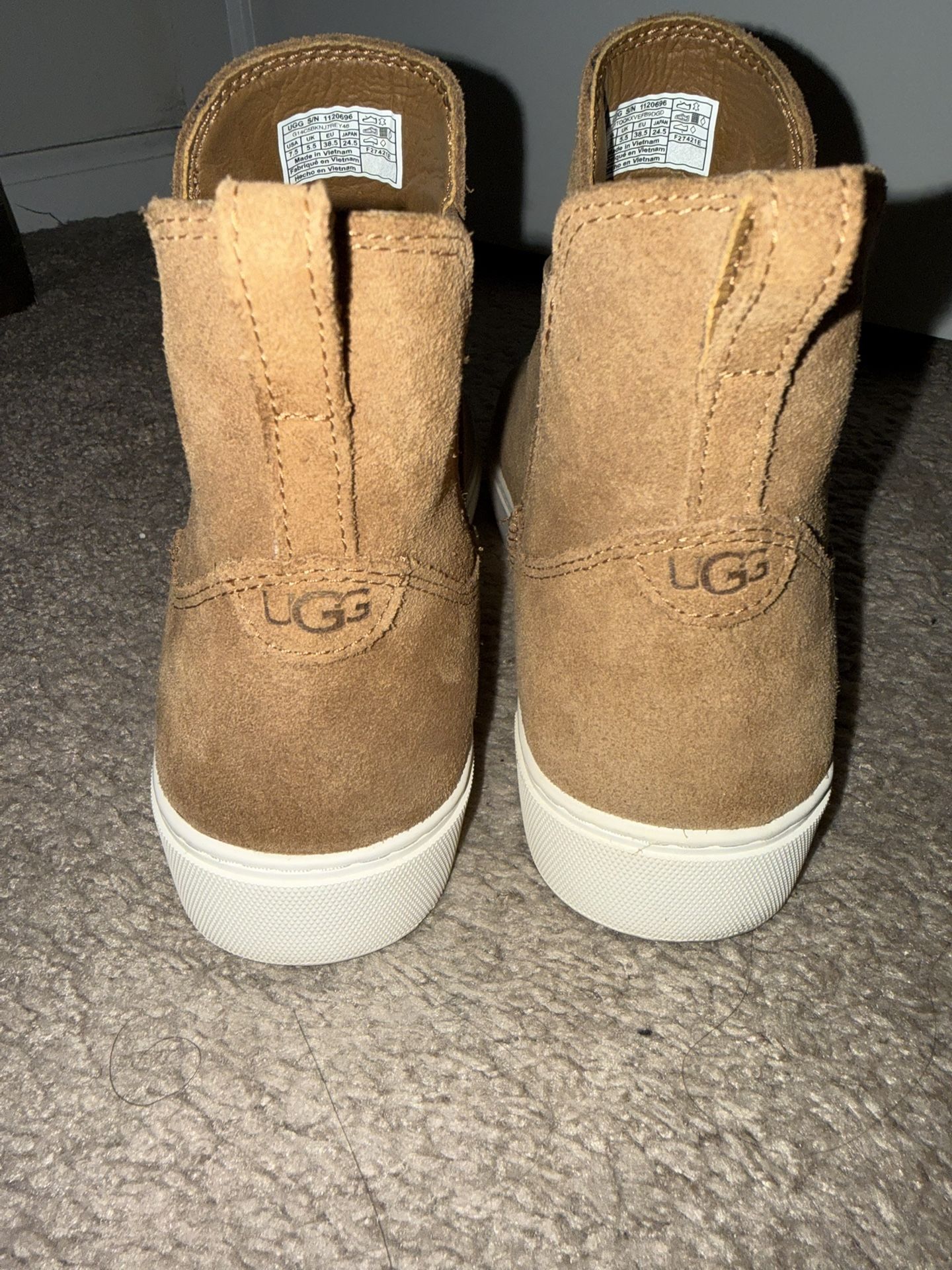 UGG Slip On Chelsea Style boots 