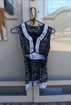 Sonoma Black-and-White Floral Sleveless Blouse (Small Petite)