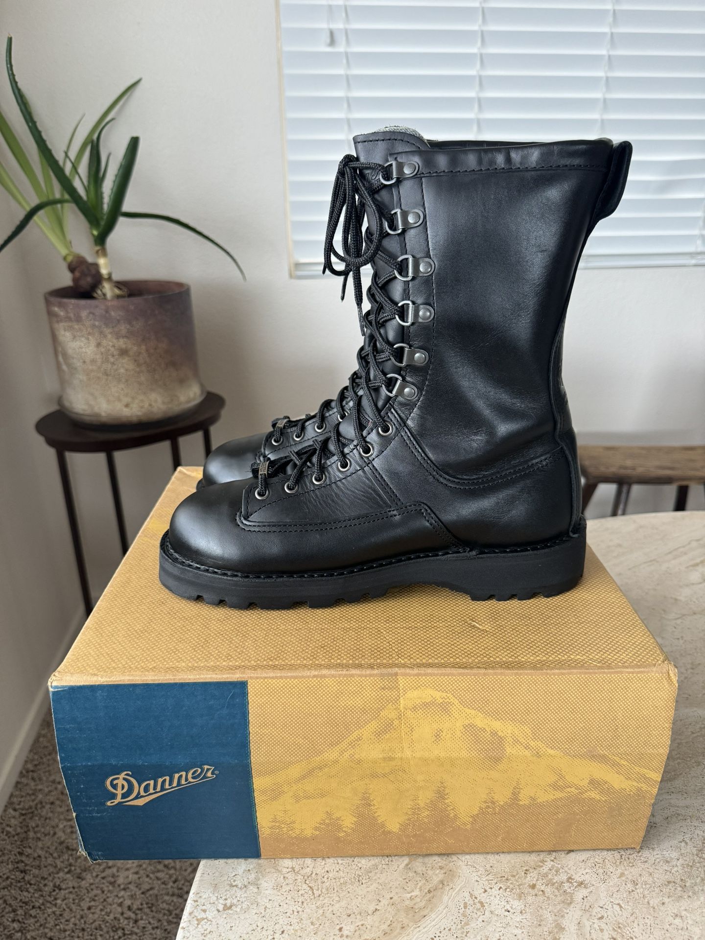 Danner Fort Lewis 23600 600G GTX Safety Toe Black Leather Boots Womans 9 US M