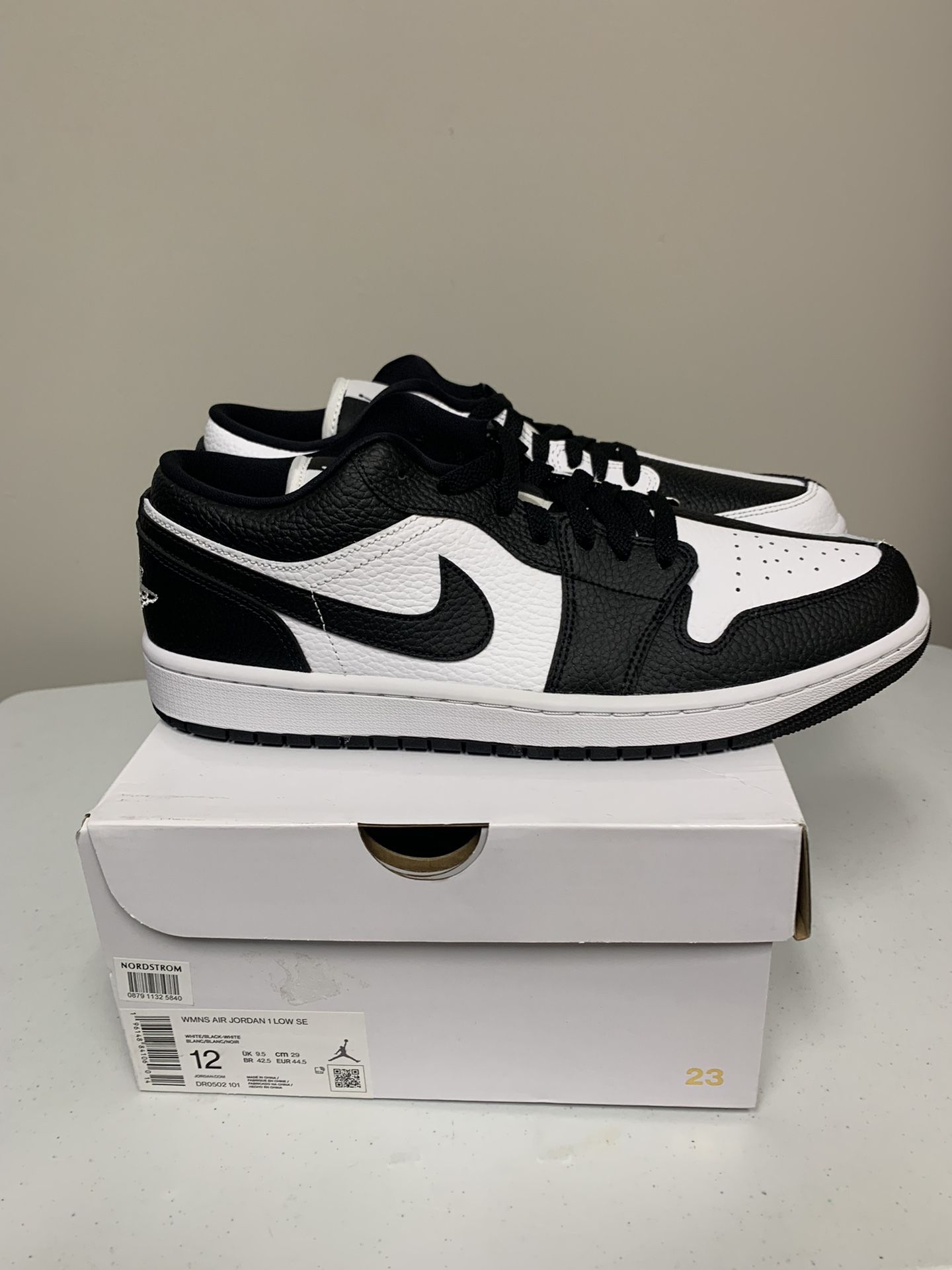 Jordan Low SE Homage Split White Black Women's Size 12