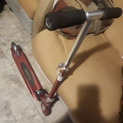 SCOTER RAZ15OR  WORK PERFECT  LIKE NEW EVERYTHING IS PERFECT 
