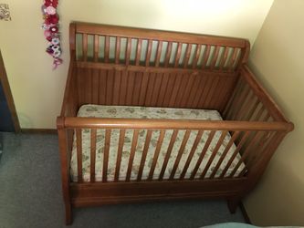 Nice crib no mattress