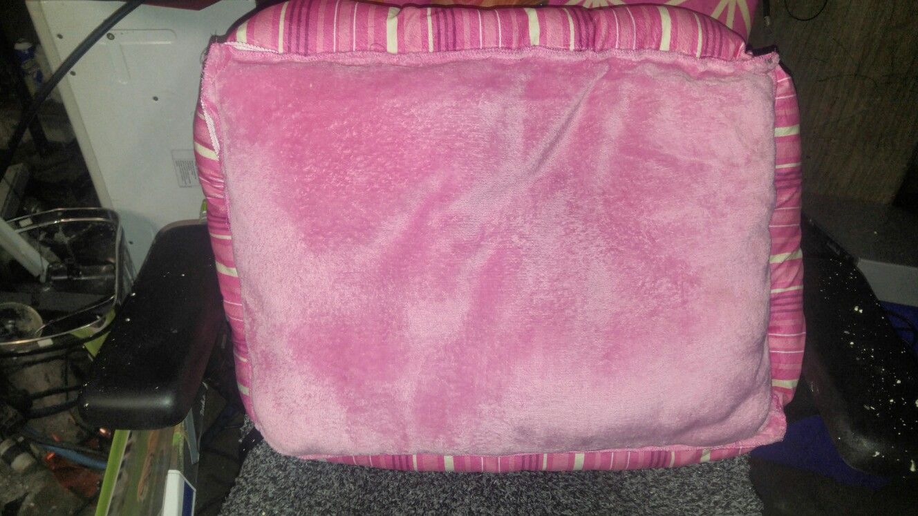 Small pet bed