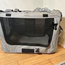 COLLAPSIBLE PET CARRIER