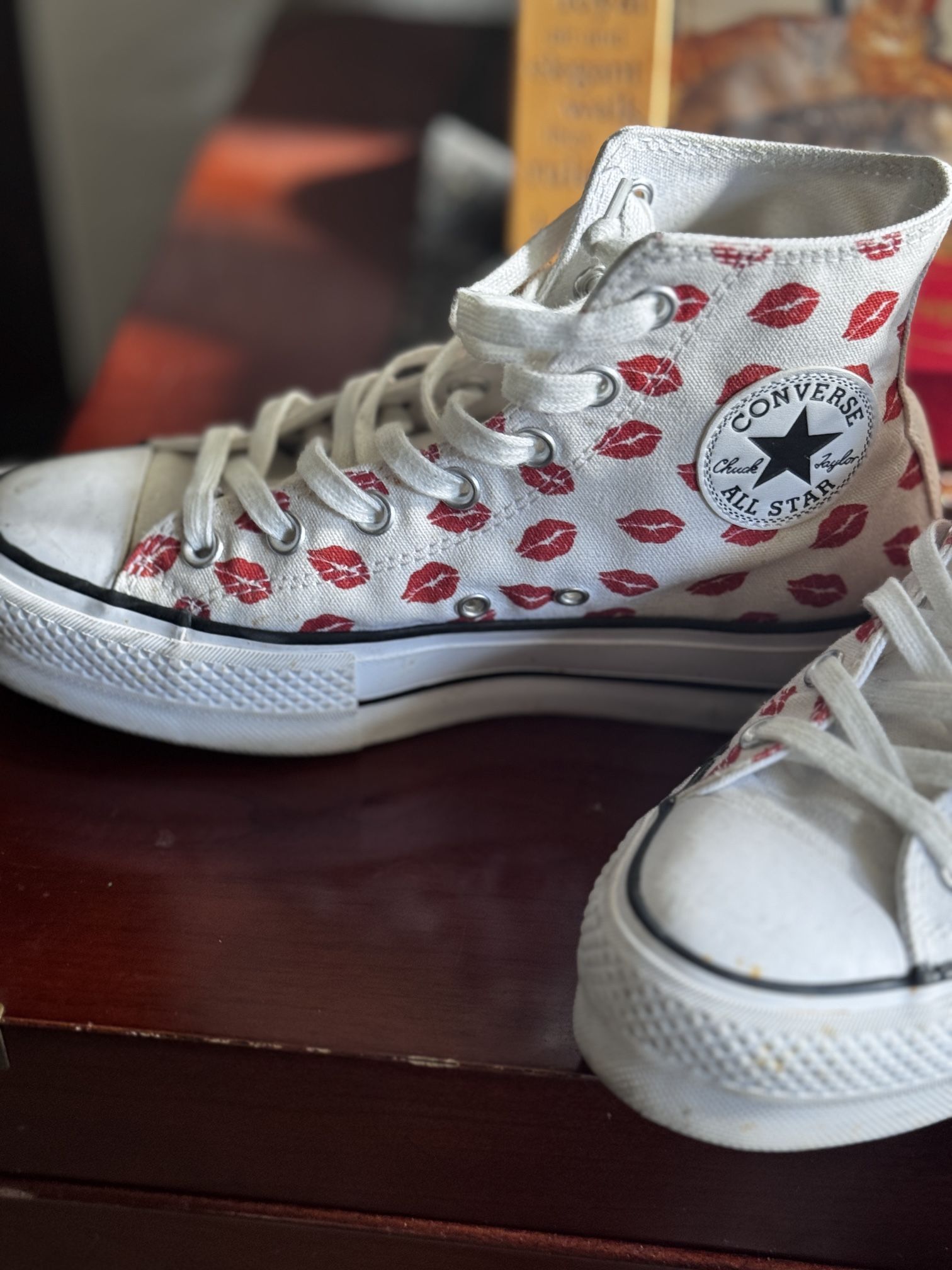 Converse Women’s Size 7