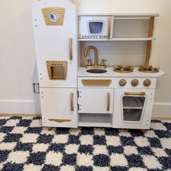 Play Kitchen (white and gold)
