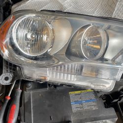2013 Durango Passenger Headlight One Tab Broken