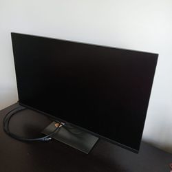 DELL 27 Inch Computer Monitor on Sale. 