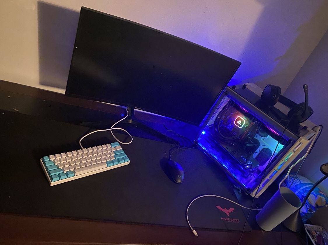 • Custom Liquid Cooled i7 9700K, RTX 2070 Super Gaming PC