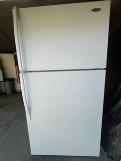 2008 Whirlpool 22 Cu Ft  Refrigerator/Freezer