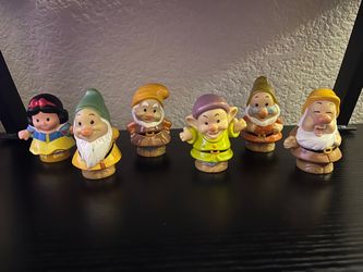 Little People Snow White And The Seven 7 Dwarfs Figures - Only 5 Dwarfs