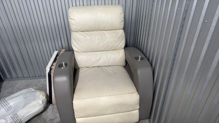 Reclining chair but doesn’t recline