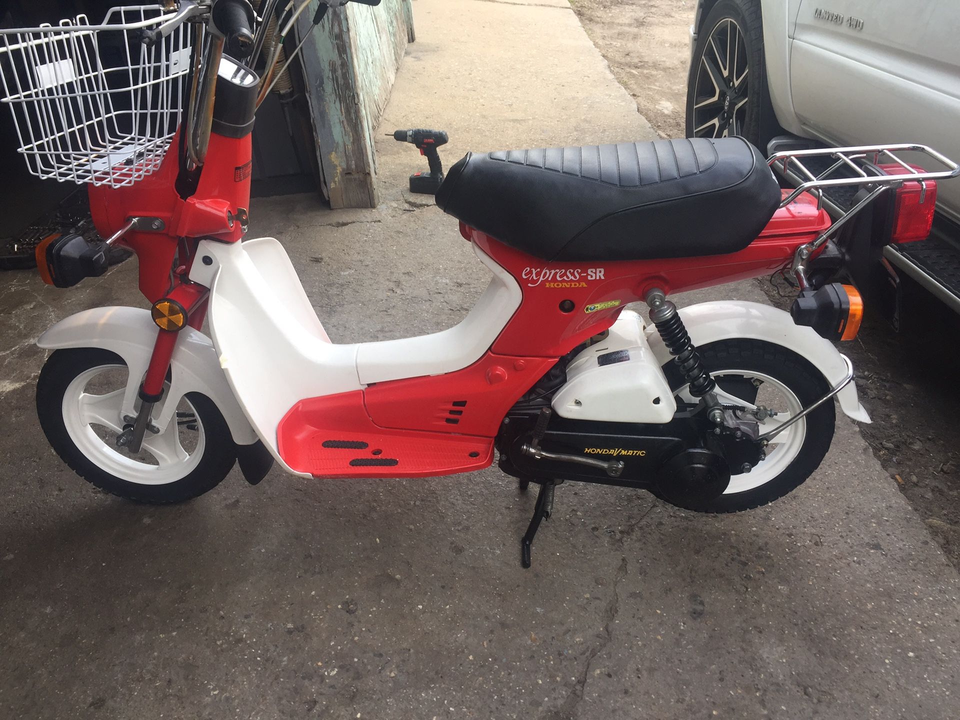 Honda USA 1981 Express SR Scooter Sales Brochure