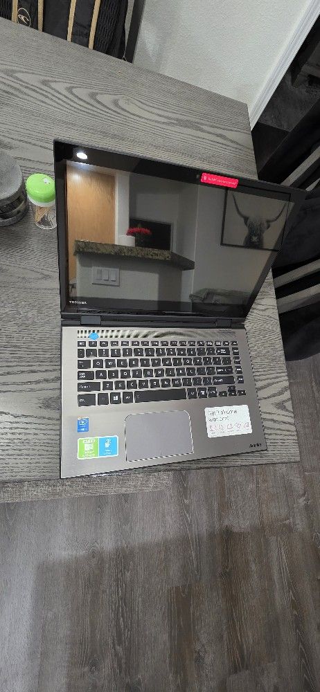 TOSHIBA Laptop.