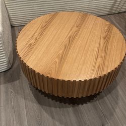 Round wood Coffee table