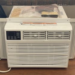 WHIRLPOOL 10,000 BTU AIR CONDITIONER WINDOW UNIT