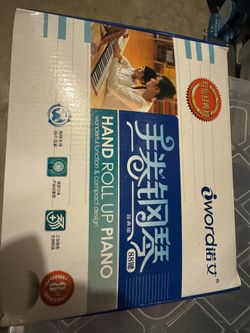 New Portable Rechargeable Hand Roll Piano Keyboard