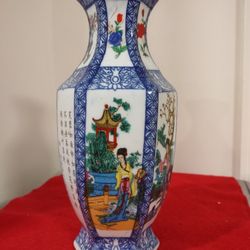 Vtg China Famille Rose Porcelain Four Beauties Palace Bottle Vase 9.5 inch Tall.