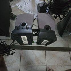 Computer Multi Media  Speaker System Complete 2 Speakers