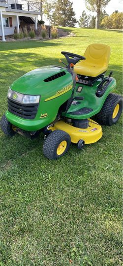 John Deere L118 Automatic Riding Lawn Mower