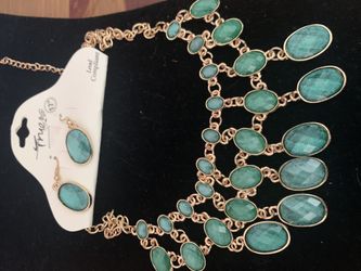 New green Goldtone necklace set