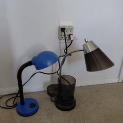 2 Small Lamps $20 19114 Zip