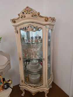 Stunning Vintage French Provincial Polrey Furniture Vitrine/Curio Cabinet