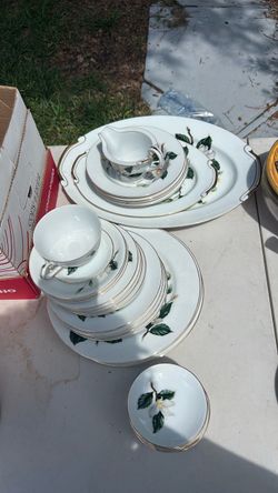 Beautiful 34pc floral glass set.
