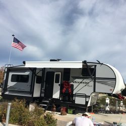 2019 Winnebago Minnie Plus 27RLTS 