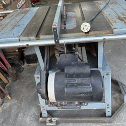 Delta Contractor Table Saw 220volt