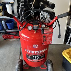 CRAFTSMAN  30-Gallon  Compressor 