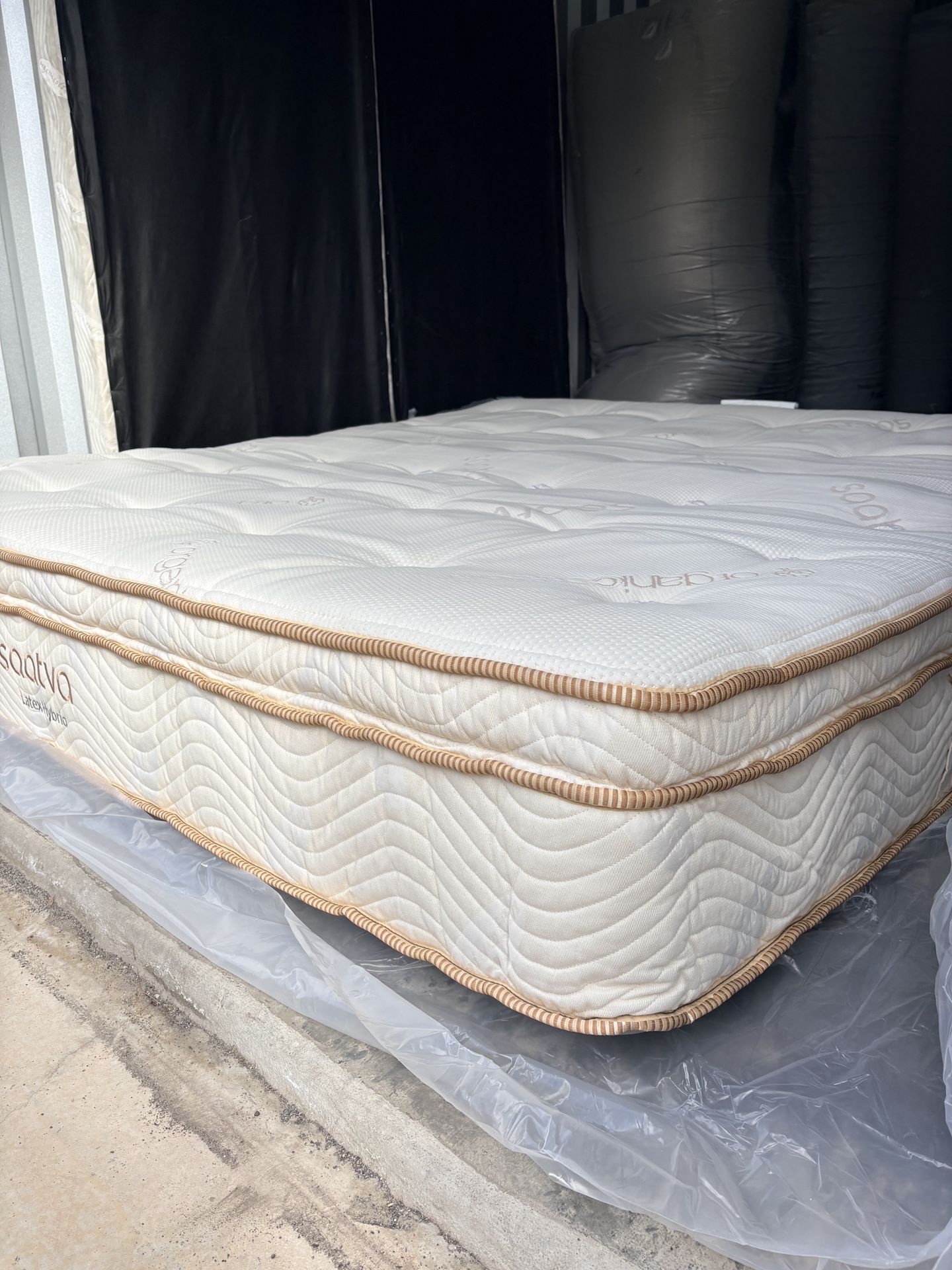 Saatva, Saatva Latex Hybrid Mattress, Cal King, Like New