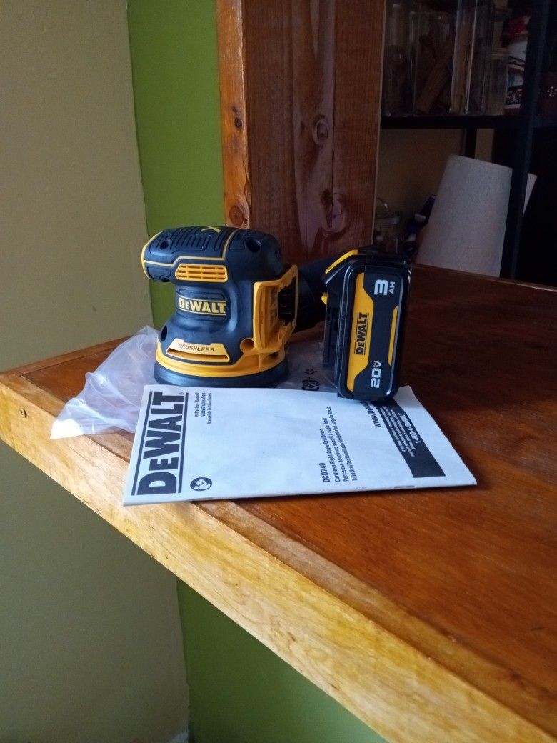 DeWalt. 20v XR New Sander. Battery. 3.0 AH. Lithium. Variable Speed