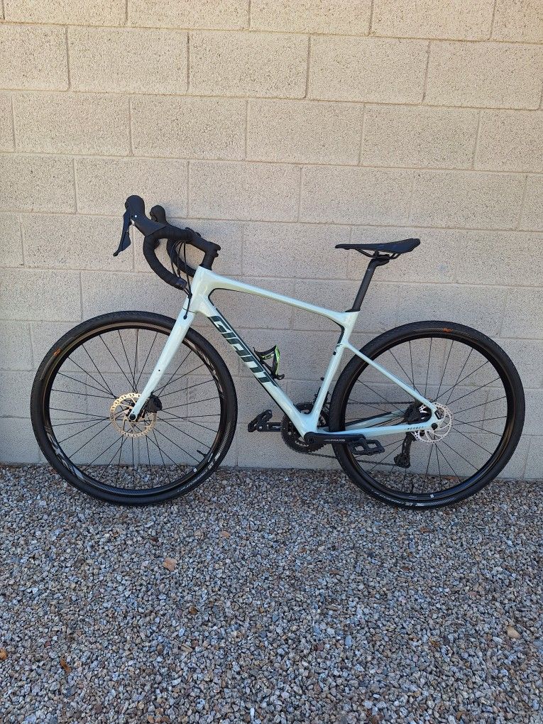 GIANT REVOLT 2 CARBON CRAVEL BIKE ( CHECK MY OTHER BIKES)