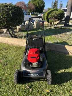 Honda HRC 216  hydrostatic transmission Commercial Lawn Mower