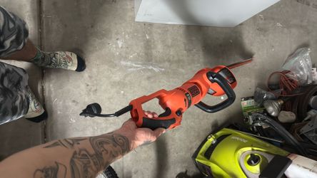 BLACK+DECKER 20 in. 3.8 AMP Corded Dual Action Electric Hedge Trimmer with Saw Blade Tip